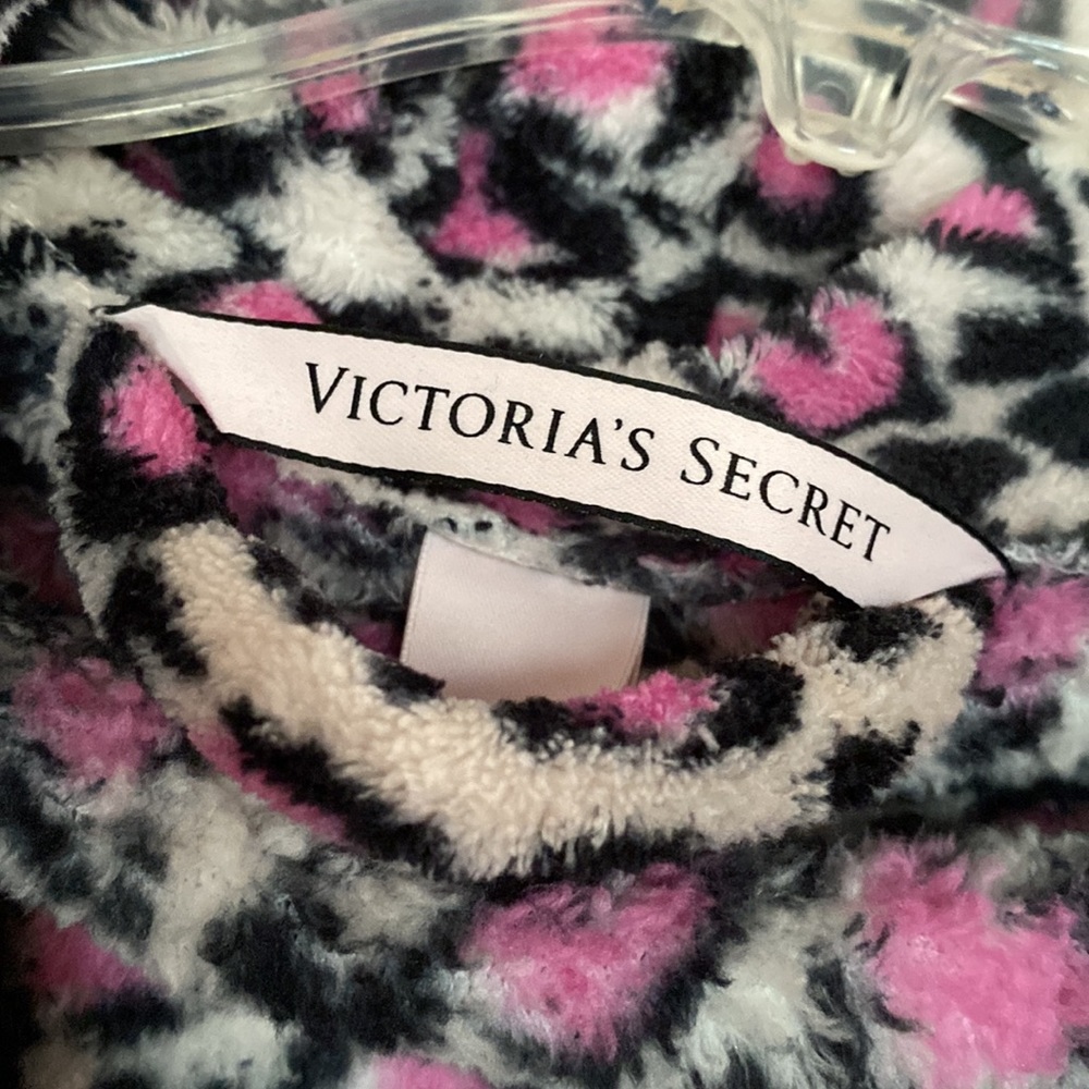 Victoria’s Secret Robe - Picture 6 of 9